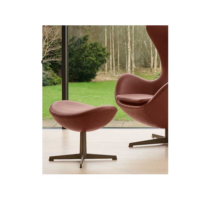 Egg footstool leather with black base Fritz Hansen