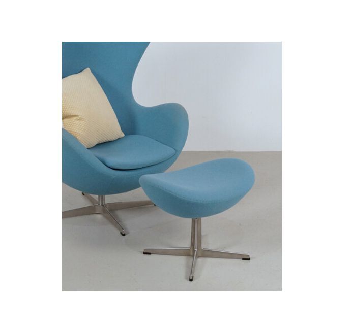 Egg footstool upholstered with aluminium base Fritz Hansen