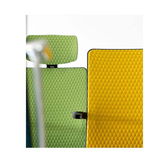 Silla operativa Equis tapizada con reposacabezas y base nylon Dileoffice