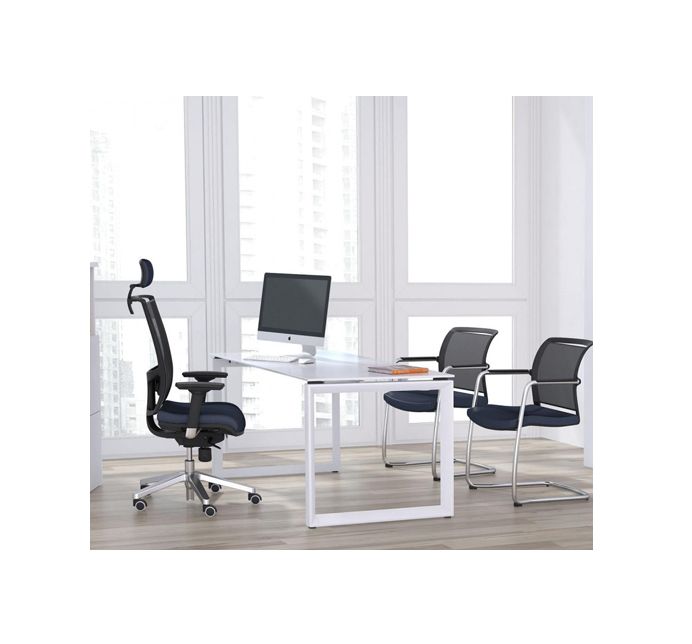 Mesa Star con pata cerrada de Mobel Línea