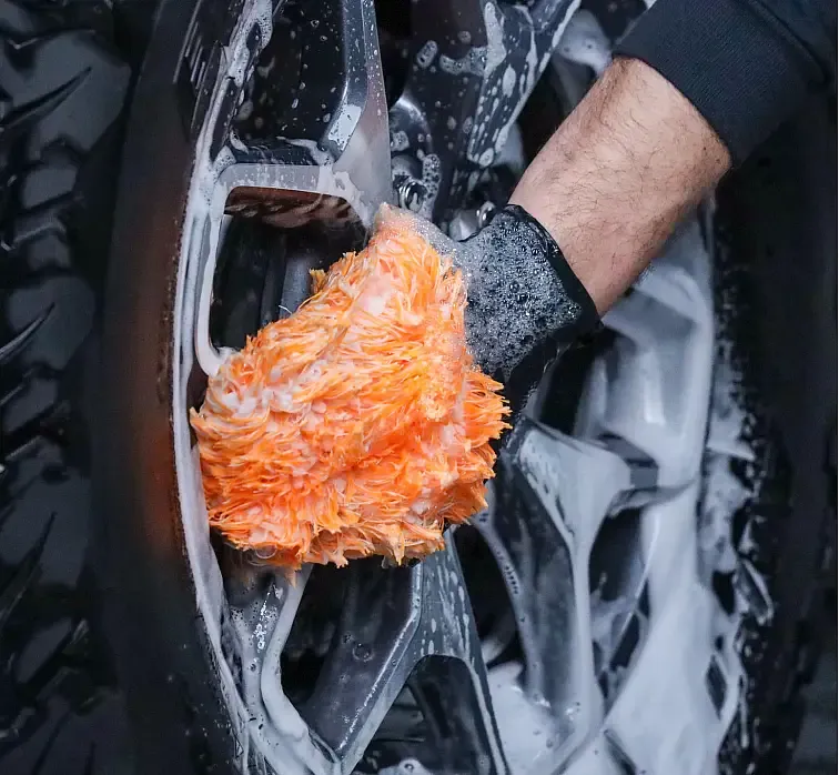 CarPro FingerPrint Wheel Wash Mitt CarPro FingerPrint Wheel Wash Mitt