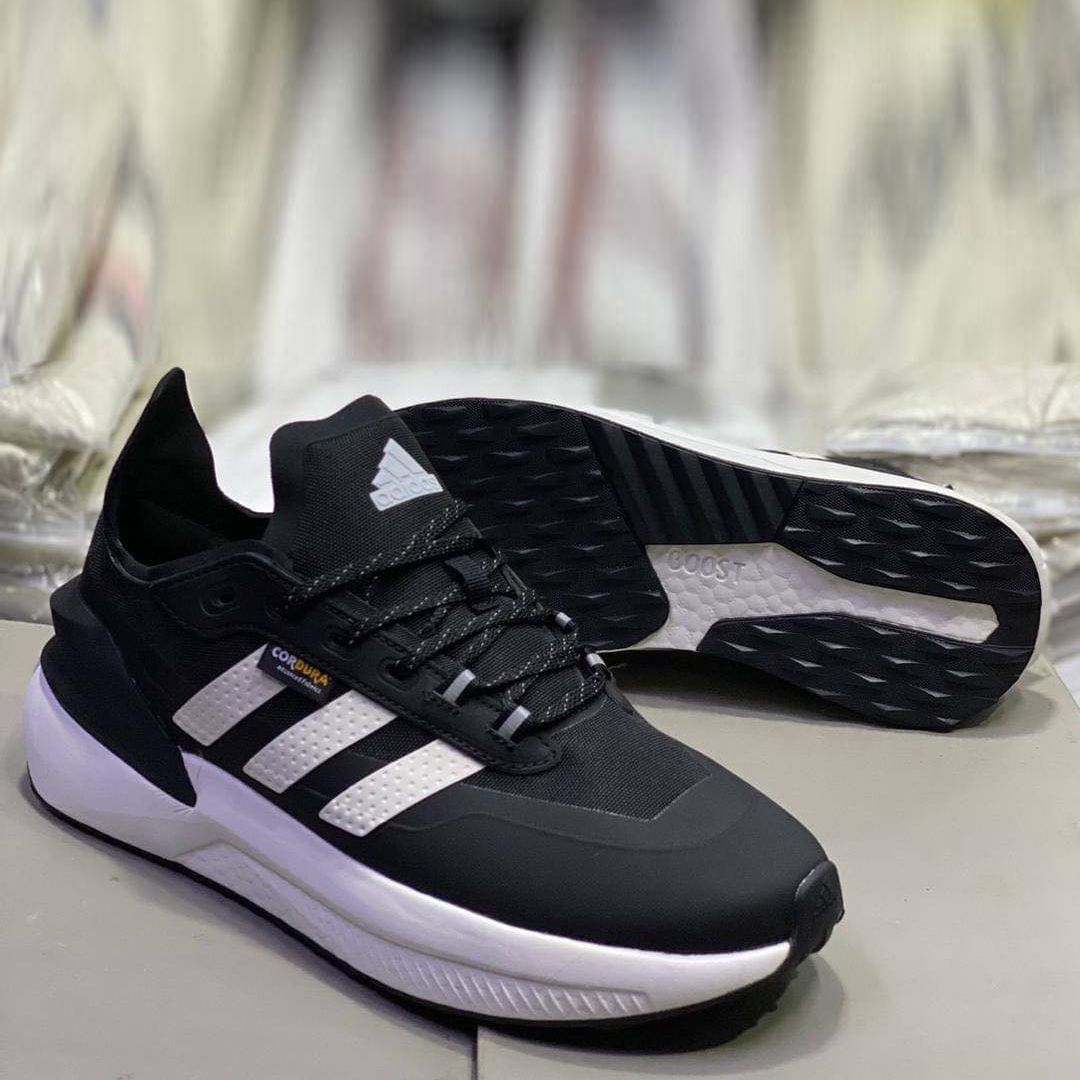 adidas Avryn &#39;Black White&#39;