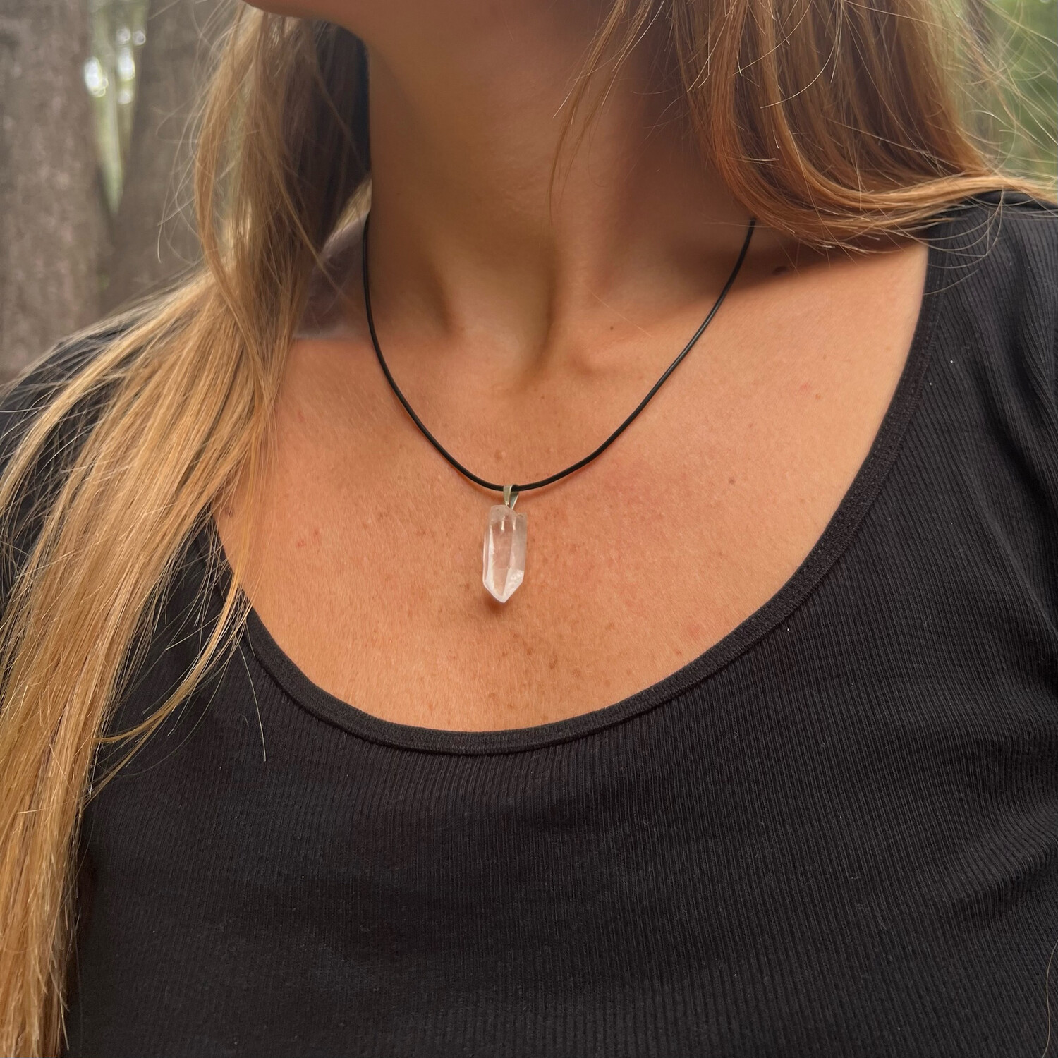 Collar con dije en bruto