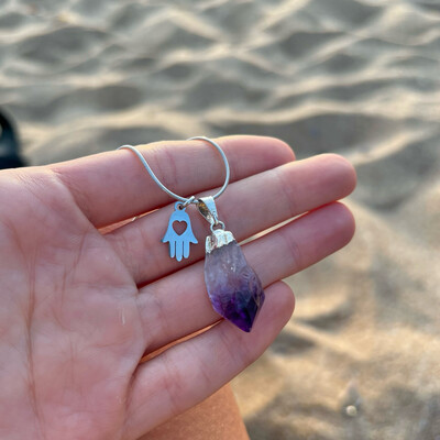 Cadena Mix de Dijes Mano y Amatista 💜