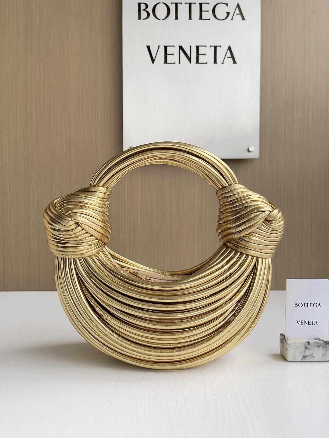 BOLSA MINI BAG DOURADA - BOTTEGA VENETA