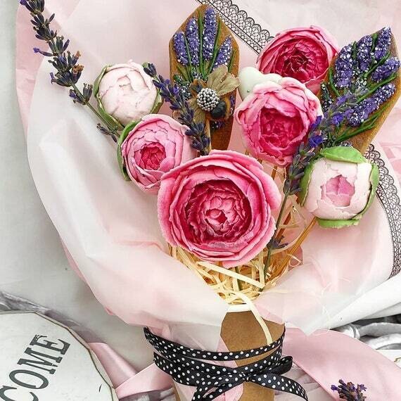 Peonies and Dried Flowers cookie decorating class. Step-by-step video tutorial