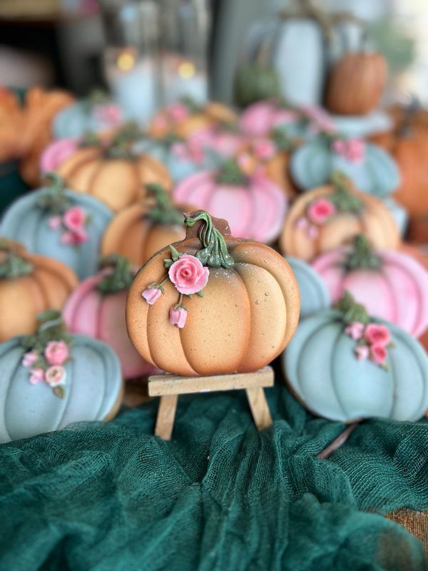 Pumpkin with flowers — Decorated Cookie