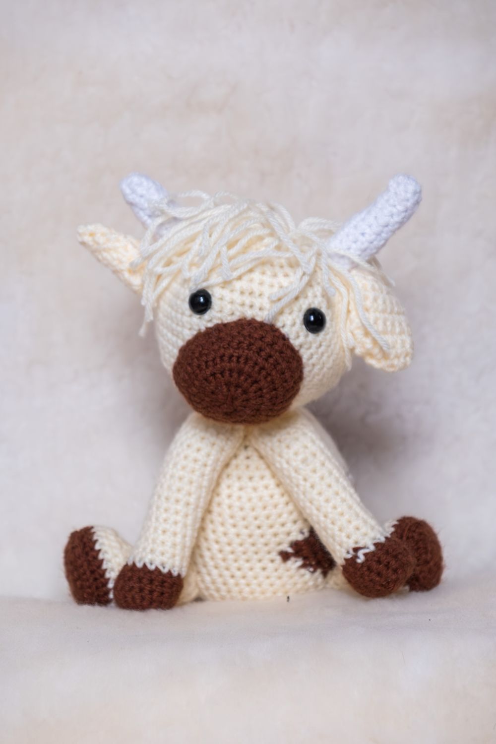 KNITTED WOOL ANIMAL (DOTTIE)