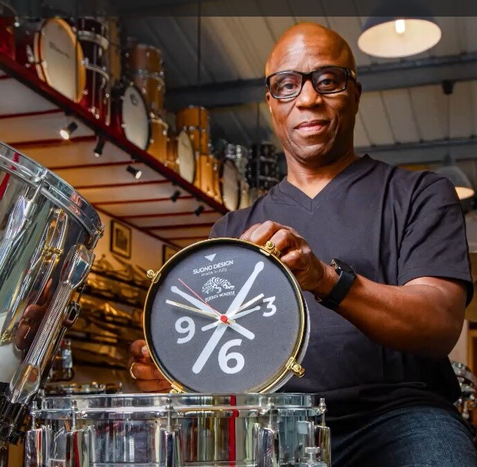 Drum Clock Derrick McKenzie signature