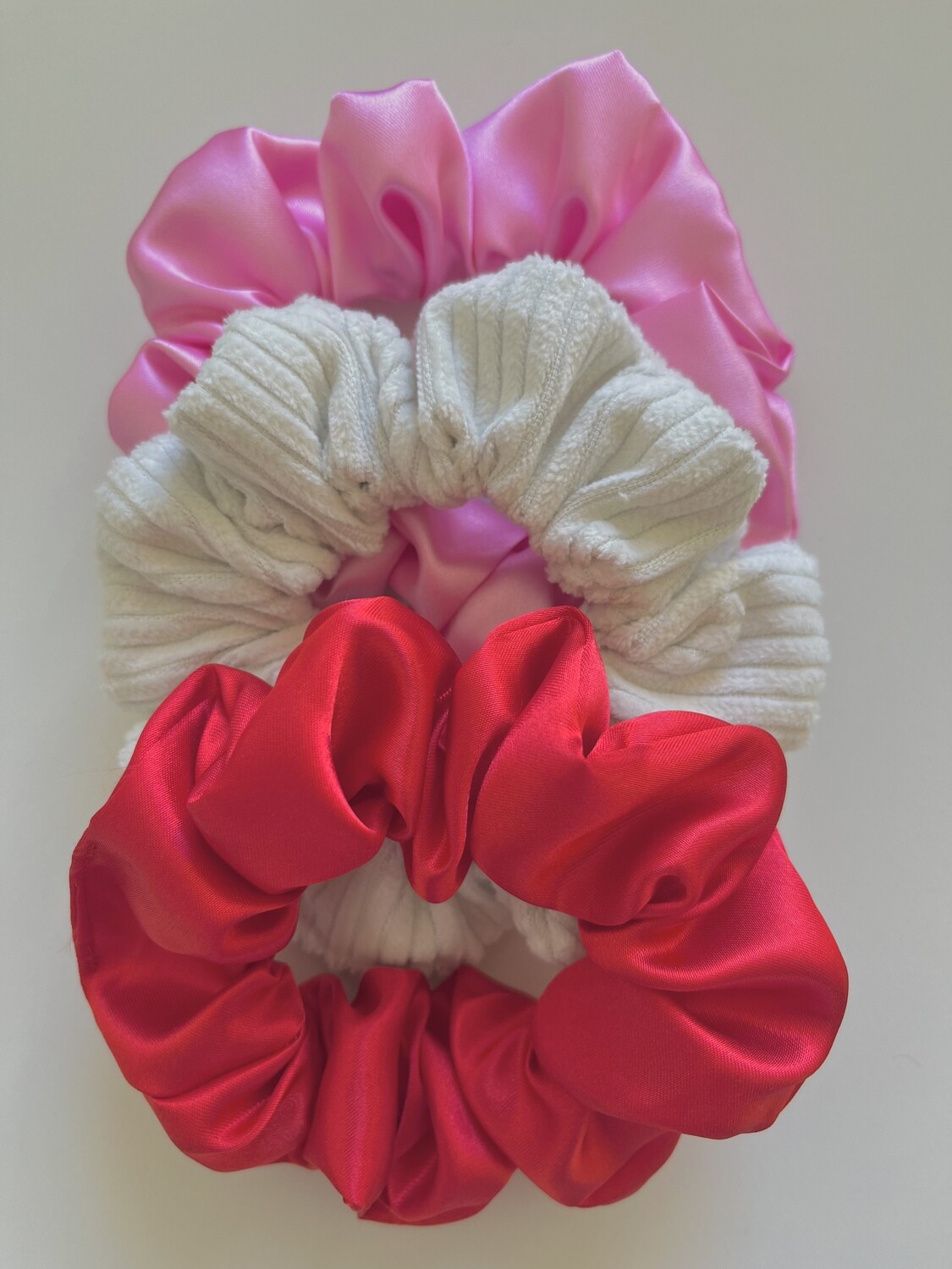 VALENTINES SCRUNCHIES