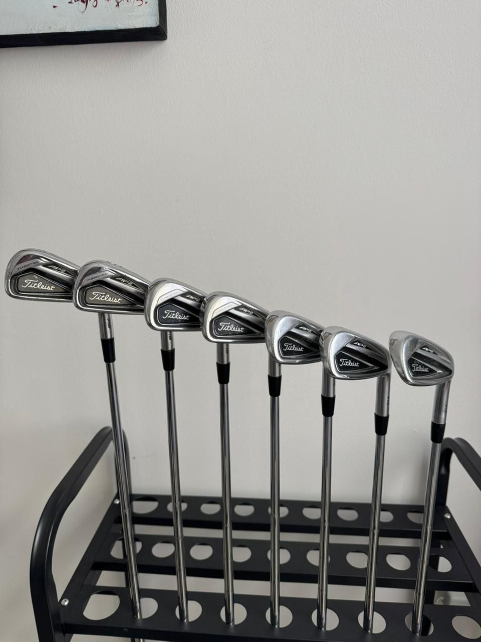 Set de Palos de Golf Titleist AP3 718 – Hierros 4 al 9 + Pitching Wedge - USADO COMO NUEVO