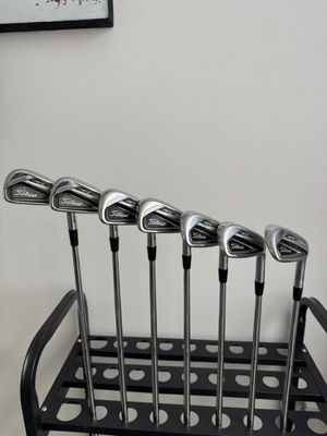 Set de Palos de Golf Titleist AP3 718 – Hierros 4 al 9 + Pitching Wedge - USADO COMO NUEVO