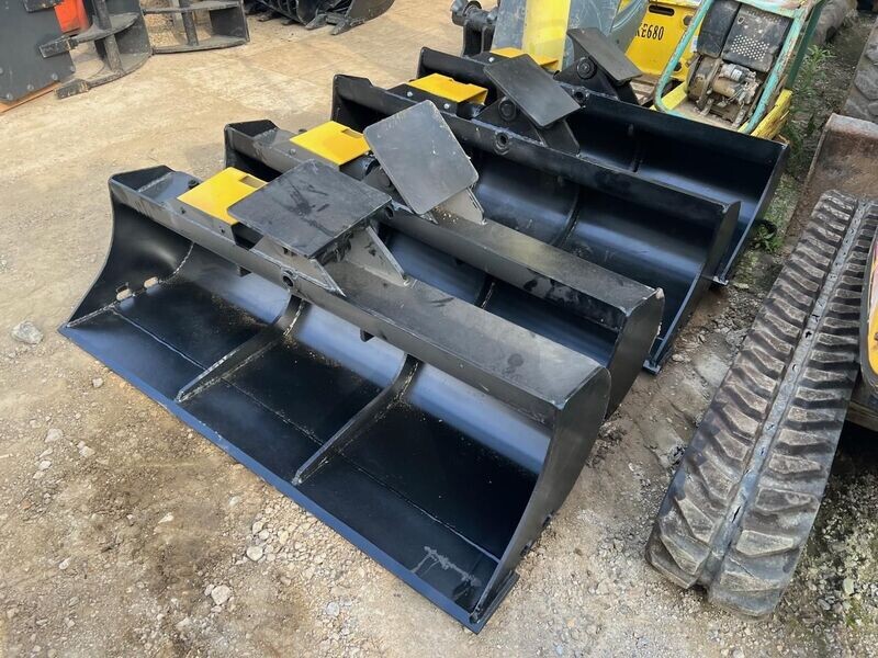 Godet curage inclinable 1200 mm 
Pelle 2T à 4T