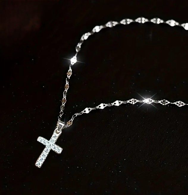 Elegant 925 Sterling Silver Necklace with Cross Pendant