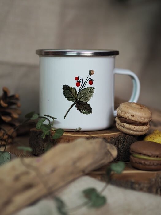 Emaille-Tasse 'Walderdbeeren'