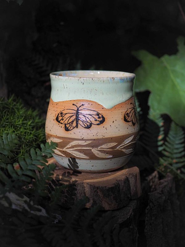Keramik Becher 'Schmetterlingsmagie'