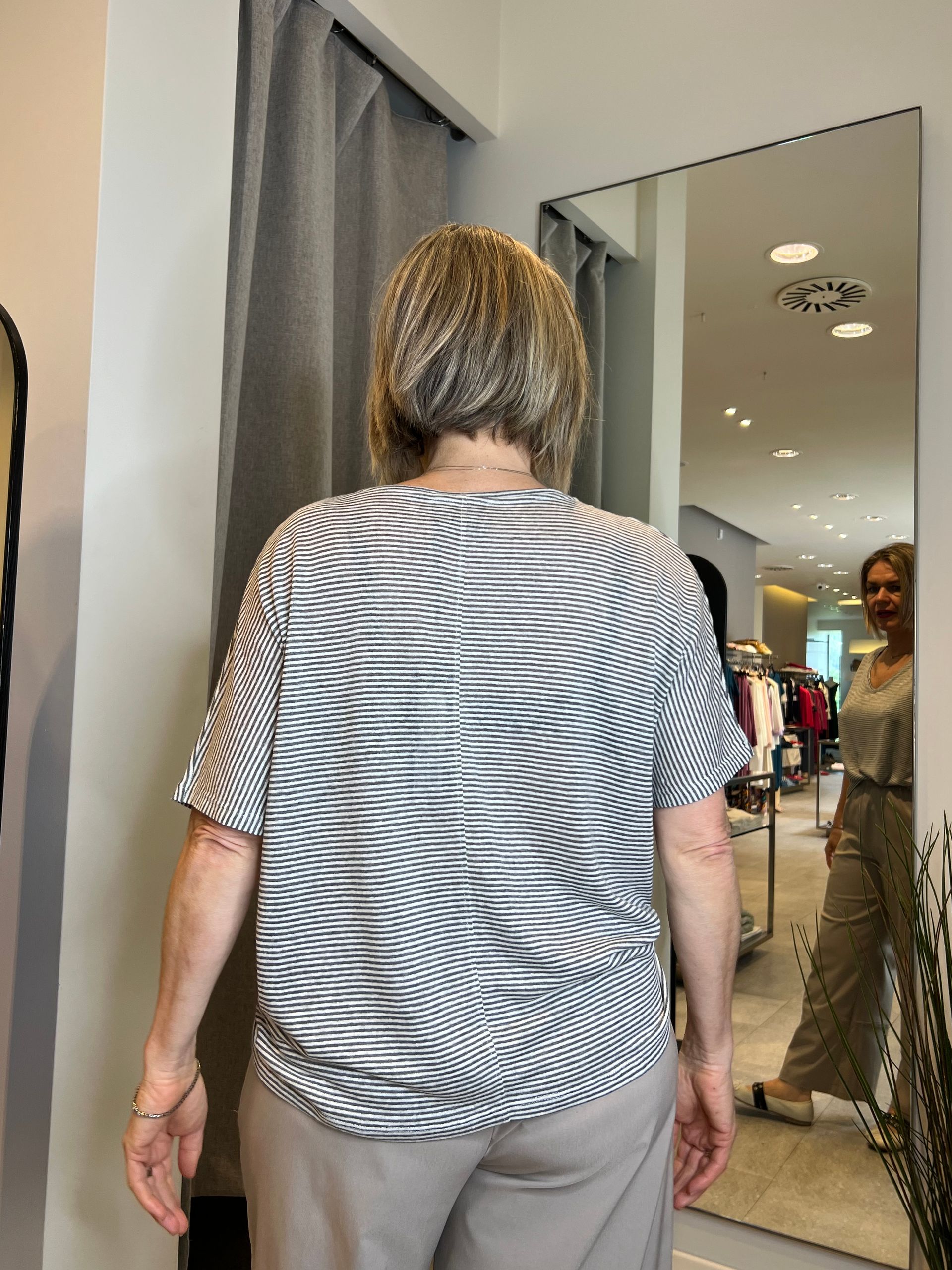 T-shirt scollo a v lino e viscosa Jurerê