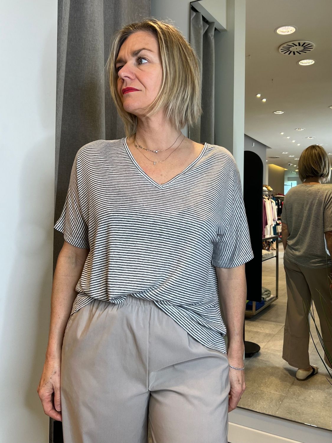 T-shirt scollo a v lino e viscosa Jurerê