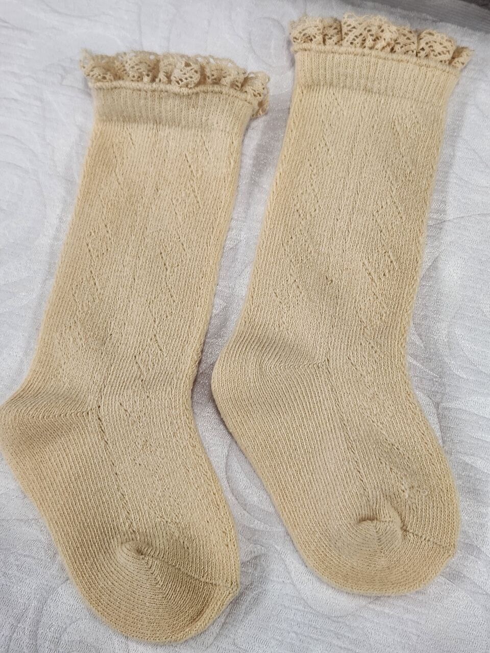 0-6 mo. Cream Lace Socks