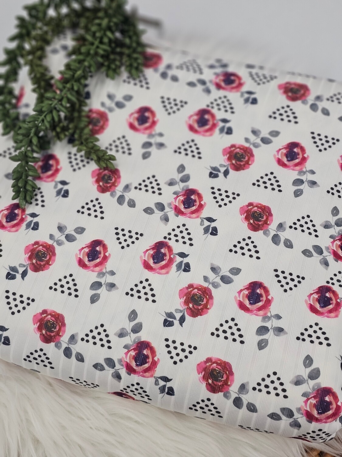 *Unique Design* Poly Ribbed Knit Diamond Burgundy Roses White