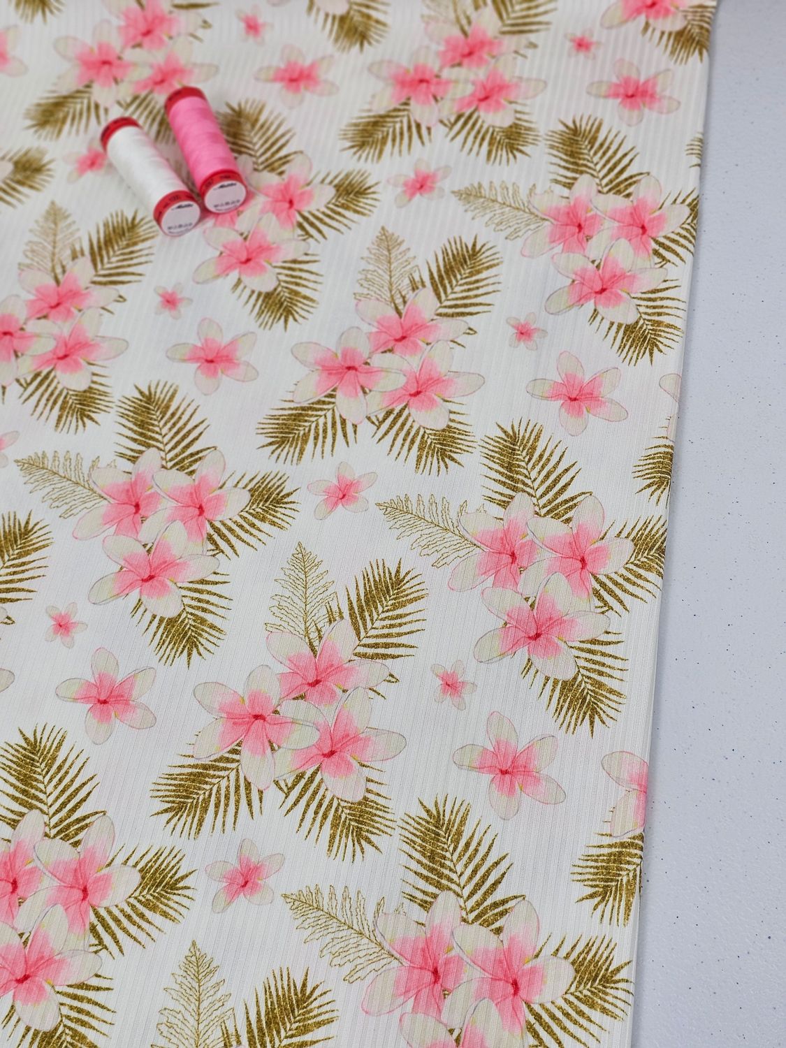 *Unique Design* Mini Poly Ribbed Knit Pink &amp; Gold Cluster White