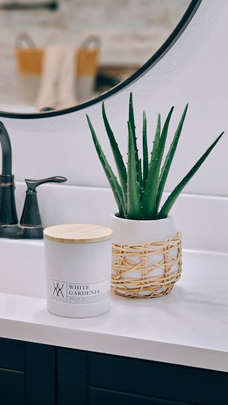 White Gardenia Coconut Wax Candle 16 oz. White Bamboo Lid