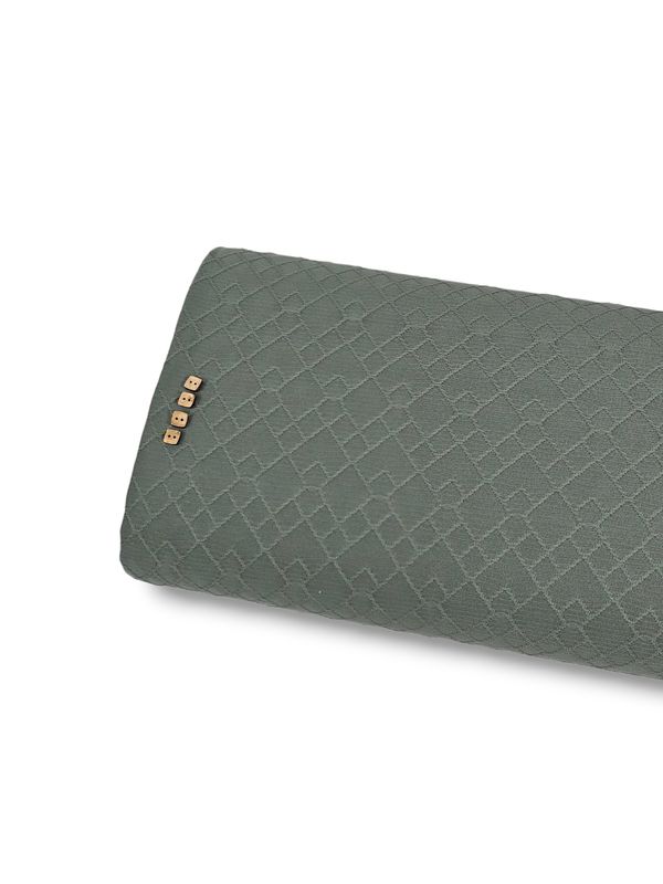 Jacquard Knit Laurel Wreath