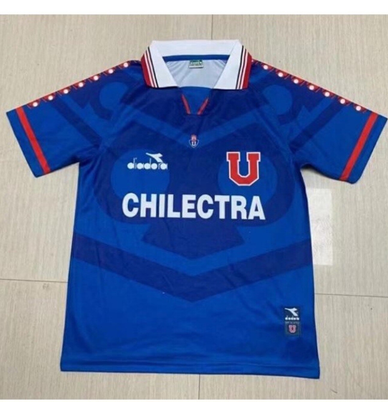 Retro Universidad de Chile 1996 manga corta  Retro Universidad de Chile 1996 manga corta