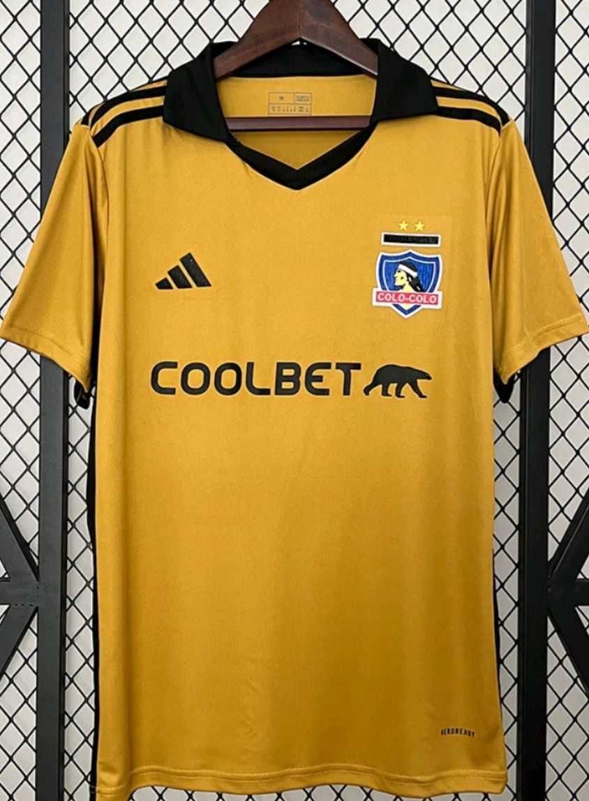 Conjunto Colo Colo dorado 2024