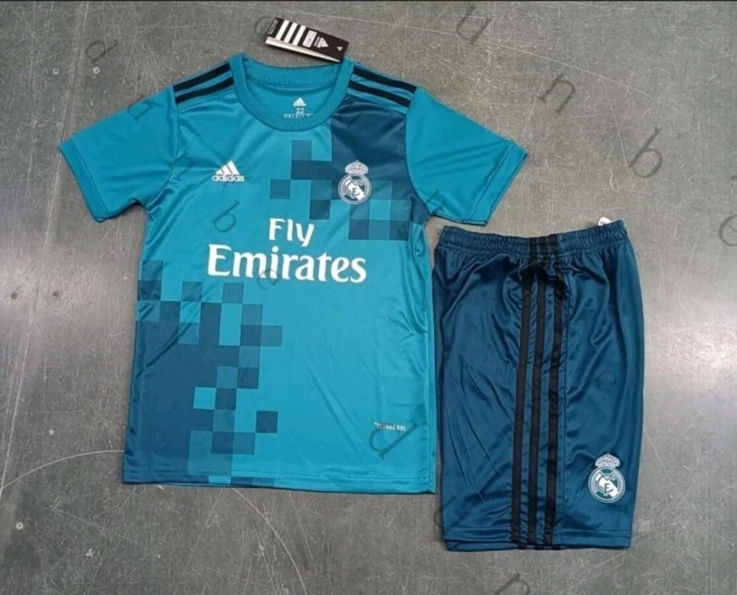 Conjunto Real Madrid 17/18 celeste - Premium Quality 