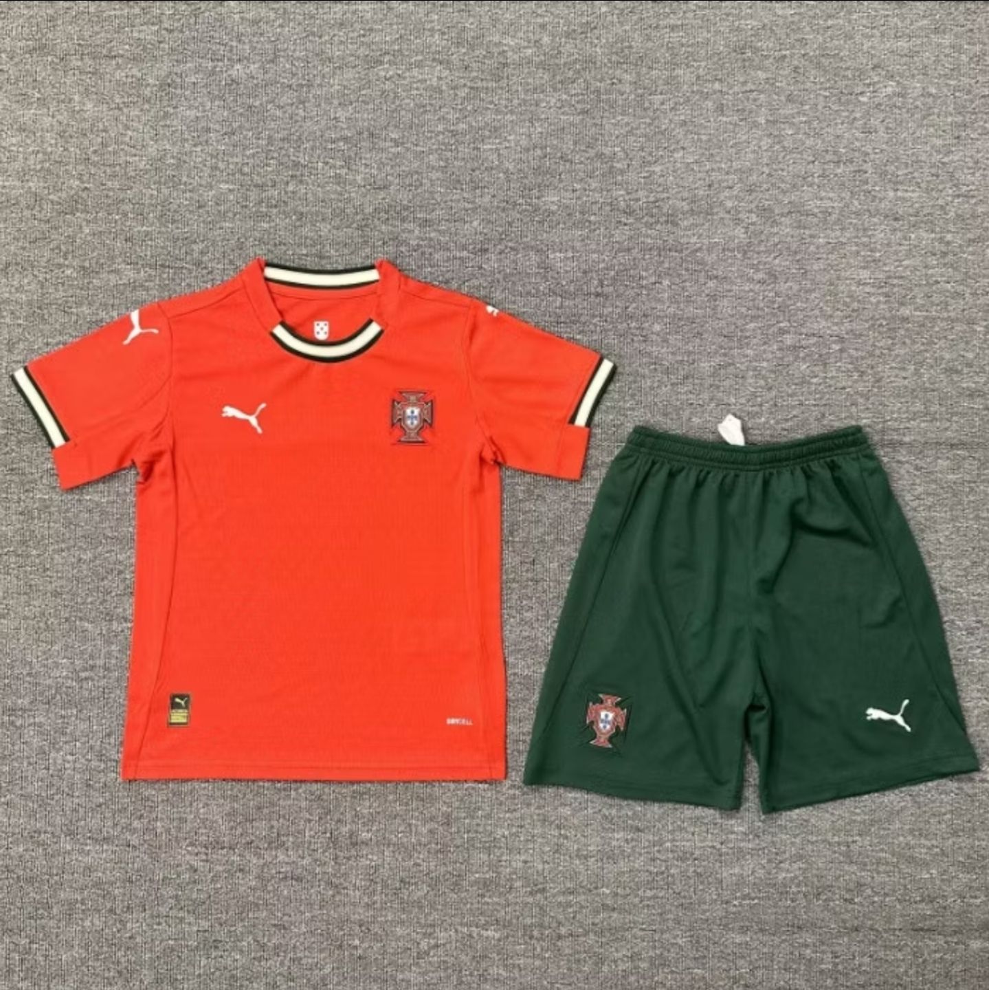 Conjunto Portugal 2025 rojo