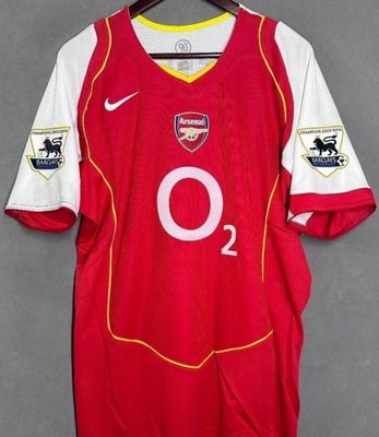 Retro Arsenal 2004/2005 - Premium Quality  Retro Arsenal 2004/2005 - Premium Quality
