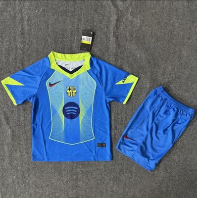 Conjunto Barcelona oficial 2024/2025 celeste Conjunto Barcelona oficial 2024/2025 celeste