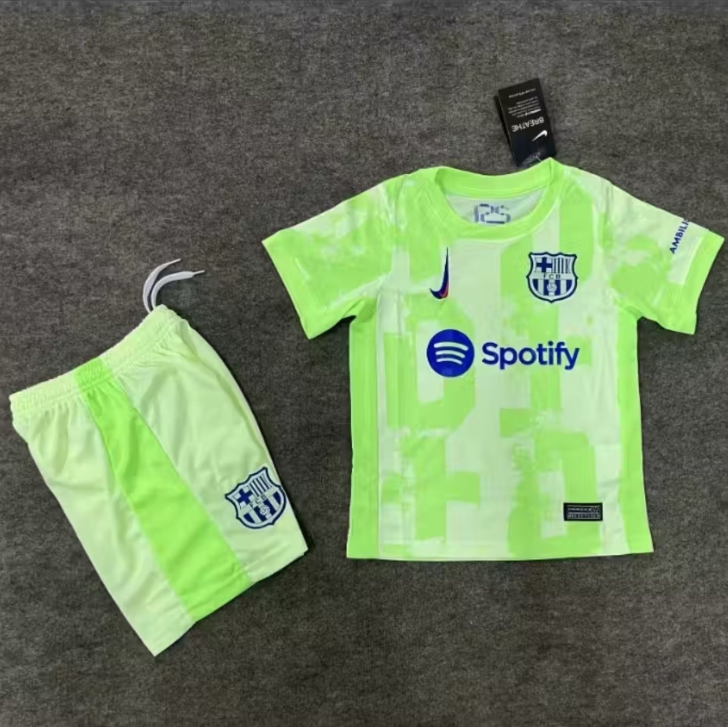 Conjunto Barcelona oficial 2024/2025 verde claro Conjunto Barcelona oficial 2024/2025 verde claro