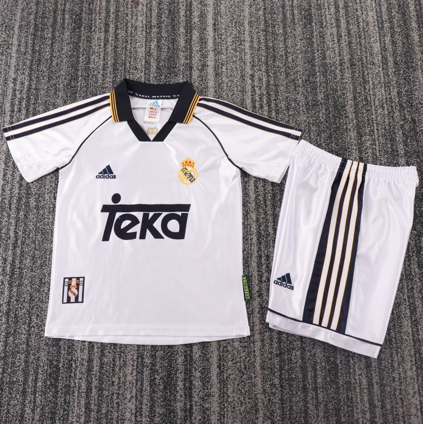 Conjunto Real Madrid retro 1998/2000 blanca Conjunto Real Madrid retro 1998/2000 blanca