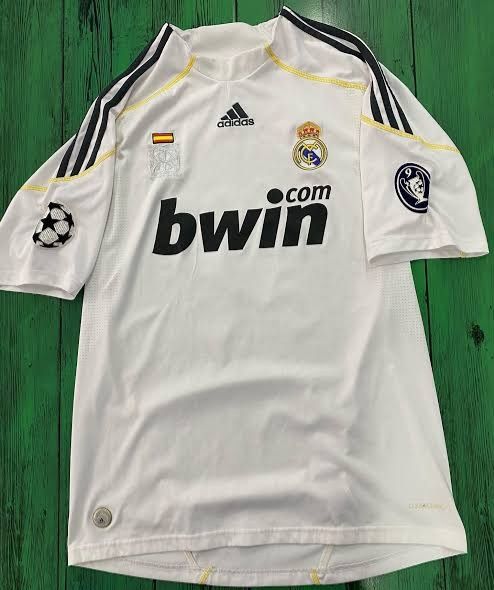 Retro Real Madrid manga corta blanca 2009/2010 - PREMIUM QUALITY Retro Real Madrid manga corta blanca 2009/2010 - PREMIUM QUALITY