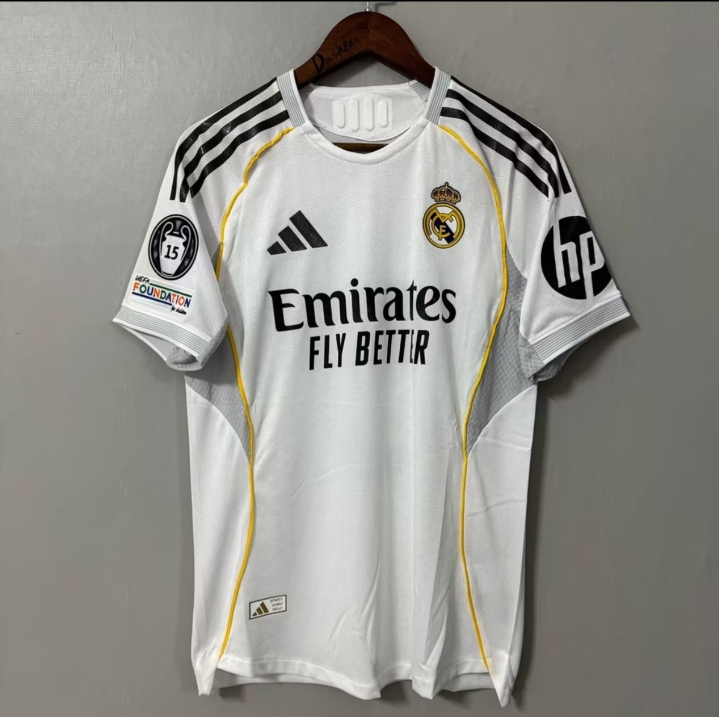 Real Madrid 2025/ 2026 manga corta version fans - PREMIUM QUALITY 