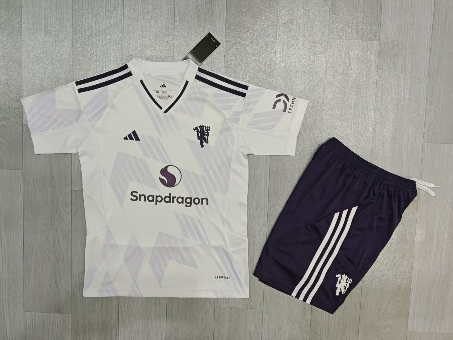 Conjunto Manchester united Visita  2025/2026 - PREMIUM QUALITY