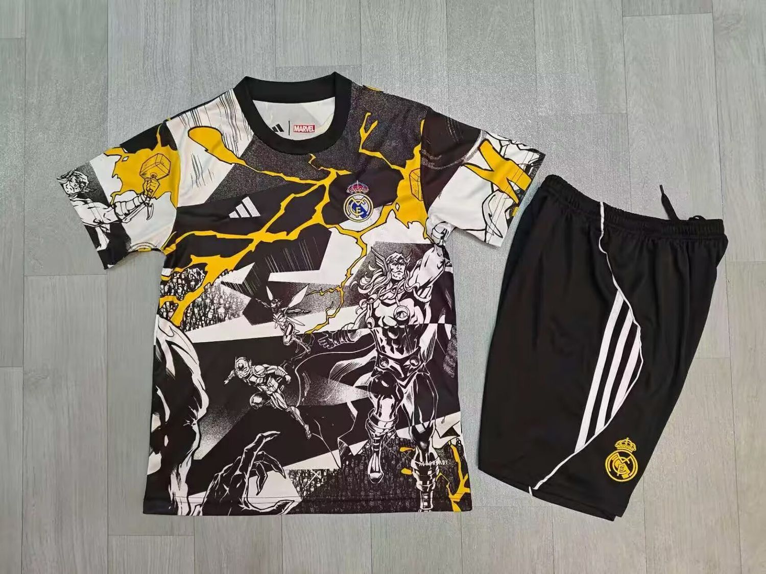 Conjunto Real Madrid edicion especial caballeros del Zodiaco 2025/2026 - PREMIUM QUALITY