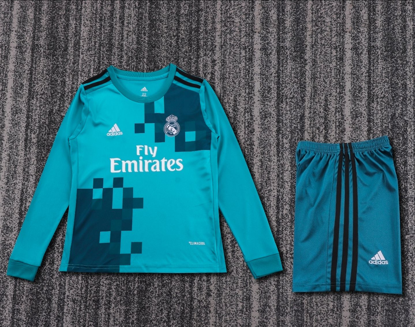 Conjunto Real Madrid 17/18 celeste manga larga - Premium Quality 