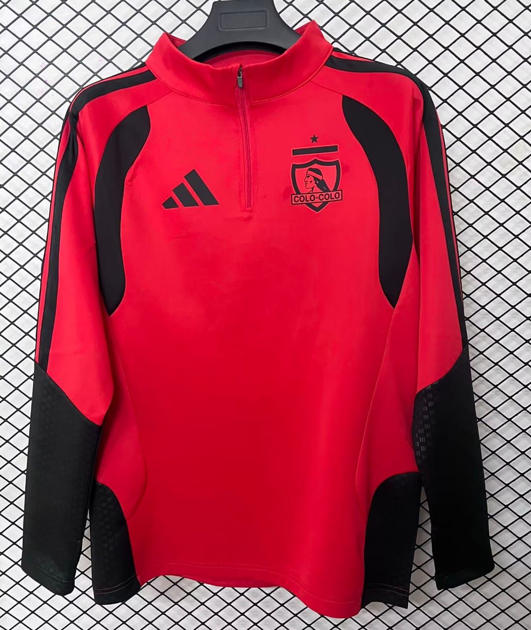 COLO COLO 2026 - POLERON ENTRENAMIENTO - PREMIUM QUALITY COLO COLO 2026 - POLERON ENTRENAMIENTO - PREMIUM QUALITY