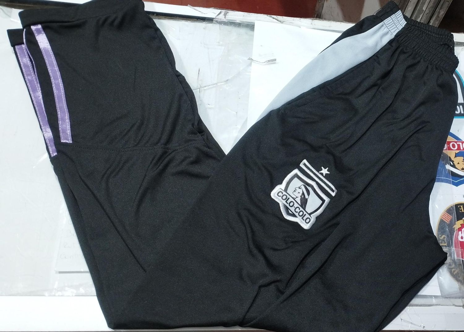 Pantalon buzo talla 12 Colo Colo niño - Réplica Pantalon buzo talla 12 Colo Colo niño - Réplica