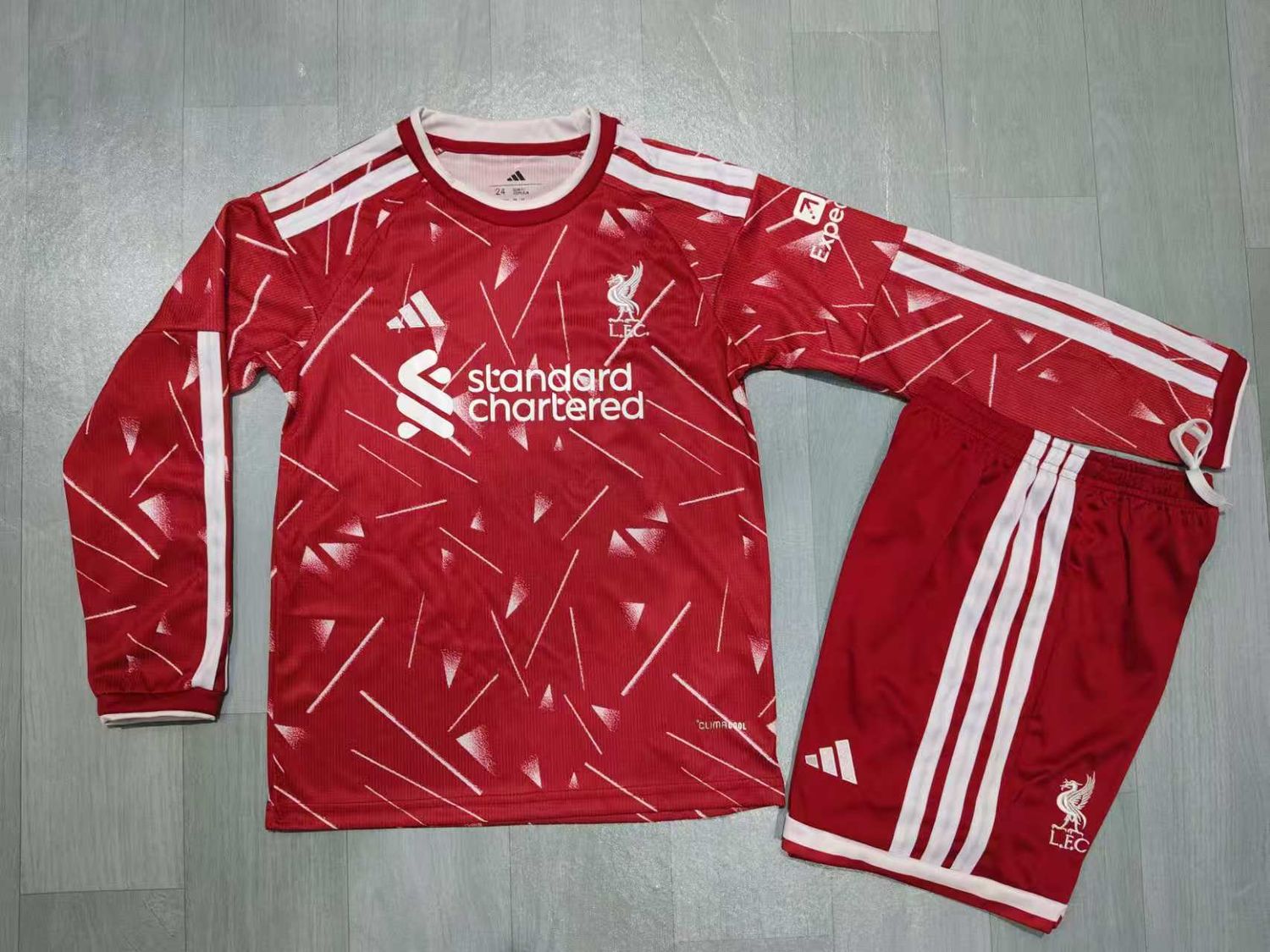 Conjunto Liverpool local 2026/2027 manga larga - PREMIUM QUALITY Conjunto Liverpool local 2026/2027 manga larga - PREMIUM QUALITY
