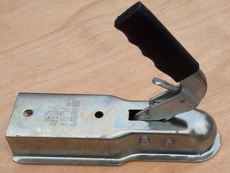 ZSK-750 Zugkugelkupplung Zugmaul 750kg Anhänger Deichsel eckig 70mm TB009 ZSK-750 Zugkugelkupplung Zugmaul 750kg Anhänger Deichsel eckig 70mm TB009