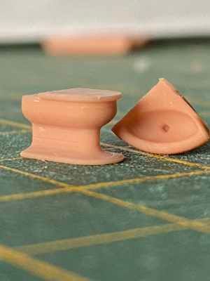 4mm Corner basin and toilet