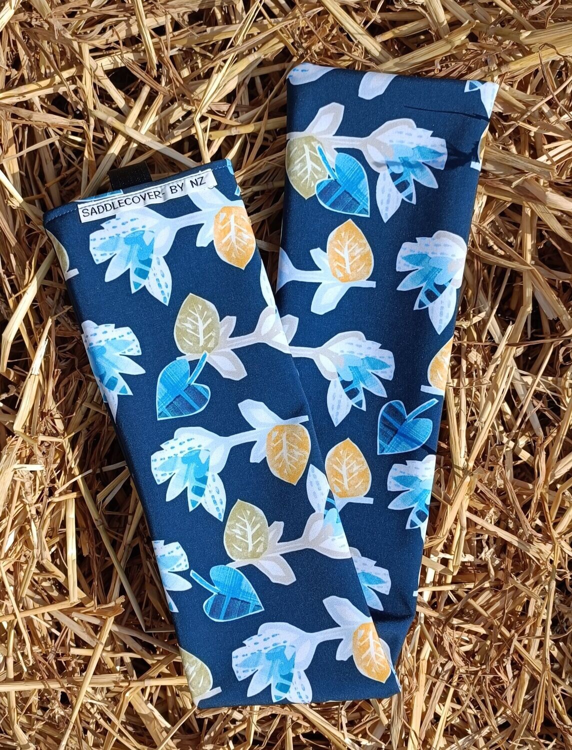 Schweifschoner Blau / Blumen Muster
