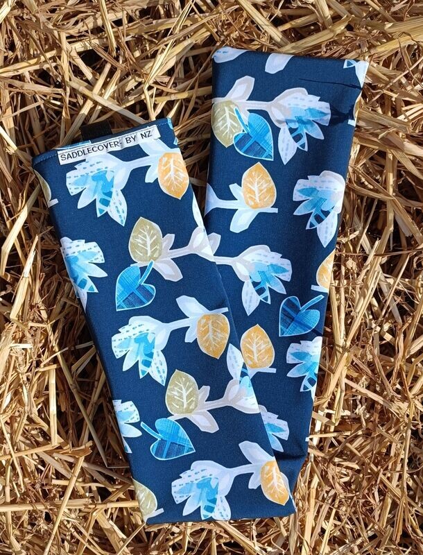 Schweifschoner Blau / Blumen Muster