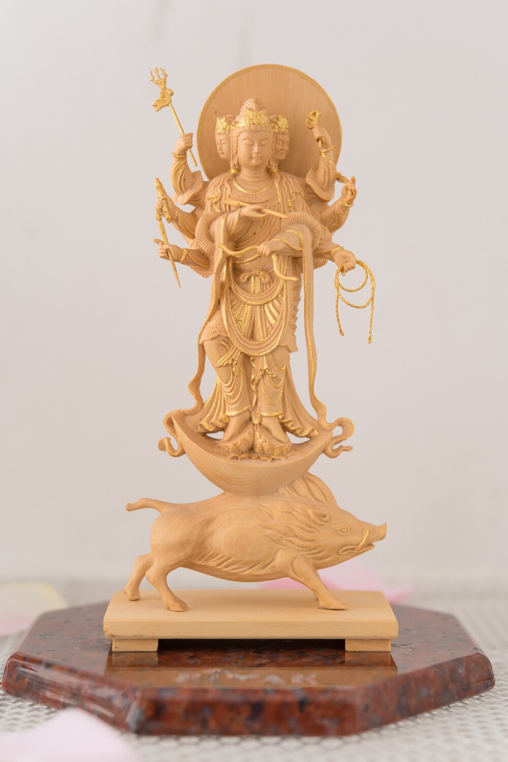 摩利支天　　 本格小仏 【摩利支天立像】 柘植製 金泥付 総高約13.5cm