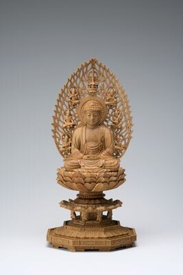 Danboku Sandalwood Shakyamuni (檀木八角台飛天光背眼入釈迦)