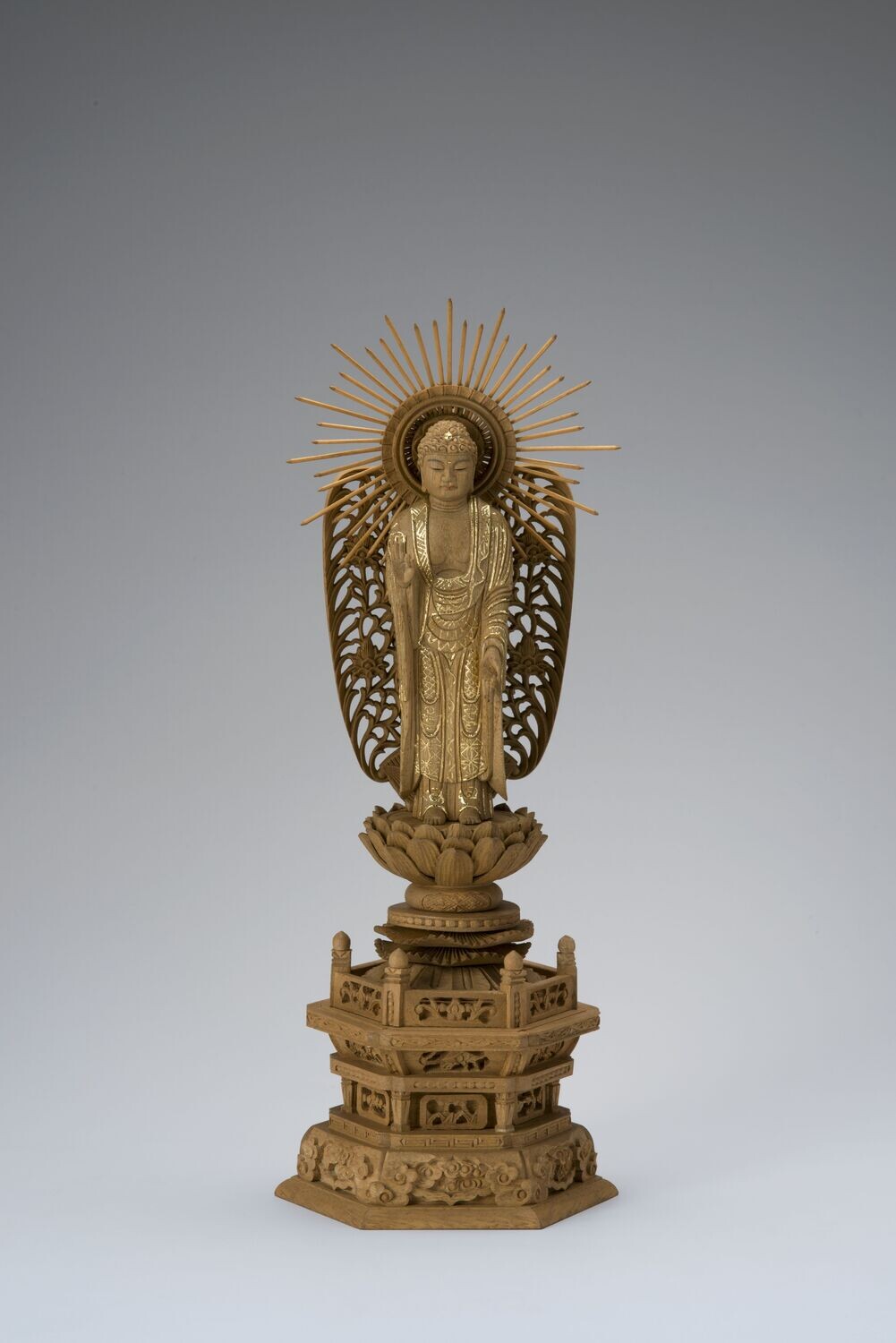 Kusunoki Amitabha (楠木六角台西型唐草光背眼入切金付立阿弥陀)